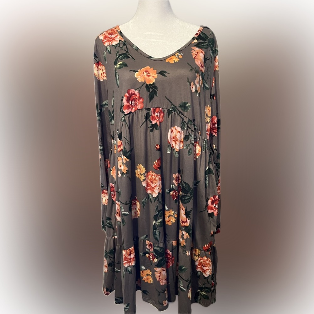 Woman’s Haptics Grey and flower printed baby doll dress. Size M.